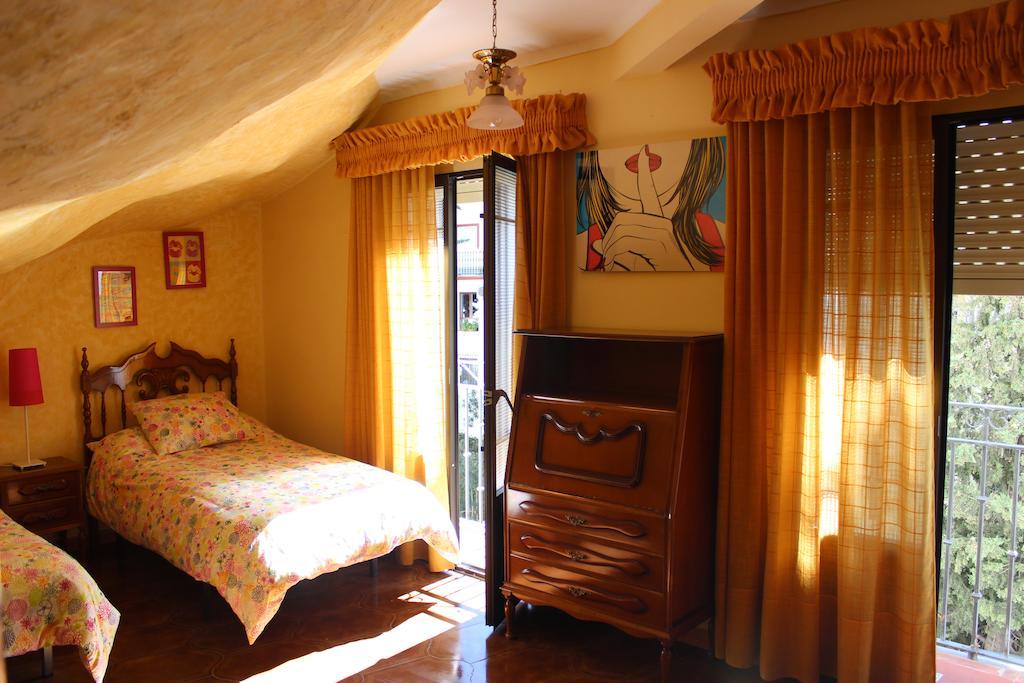 Casa Rural Cuevas Del Sol Setenil De Las Bodegas Oda fotoğraf